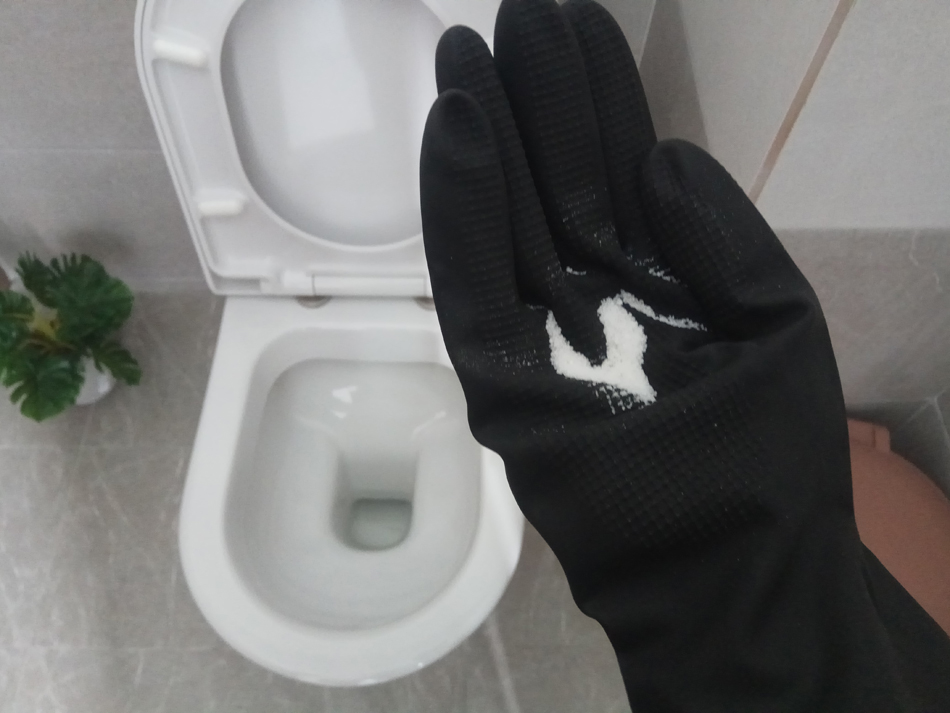 清洁马桶时,撒上一把它俩,立马轻松多了,你不妨也试试