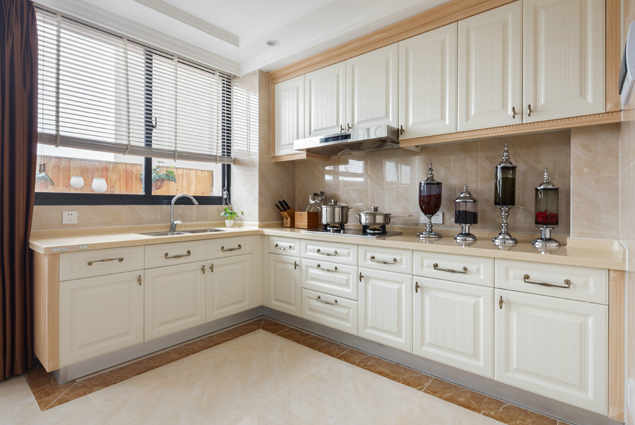 如何进行厨房地面清洁