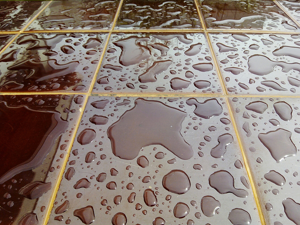 如何清洁阳台瓷砖