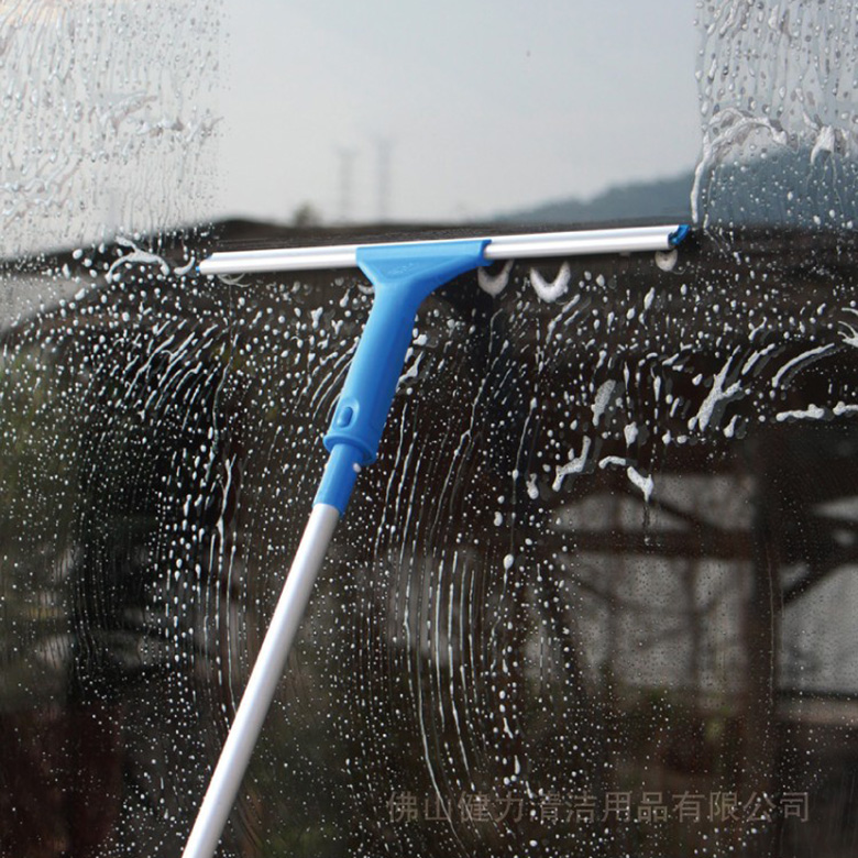 使用什么工具清洁窗户玻璃?窗户玻璃的清洁技巧是什么?