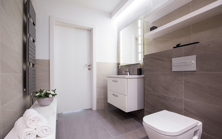 浴室容易发霉？维持三个好习惯，拒绝霉菌来打扰！